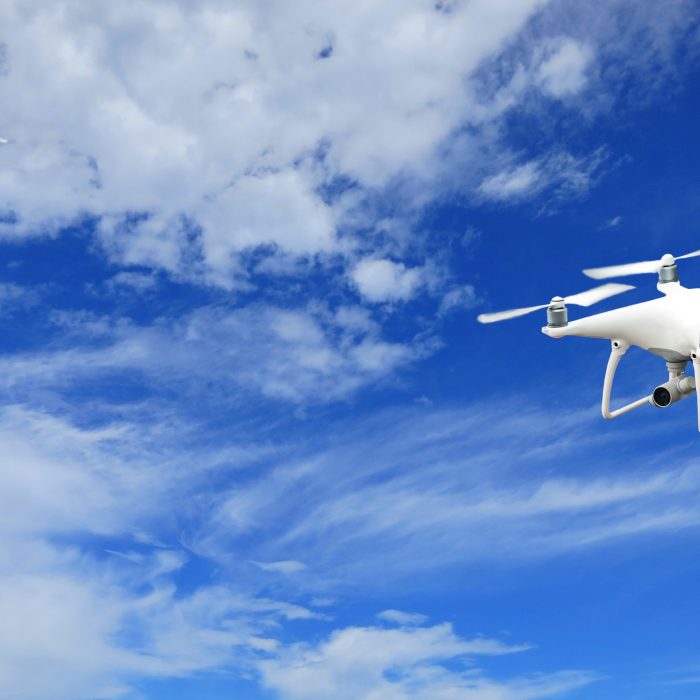 Drones entregan comida y medicamentos