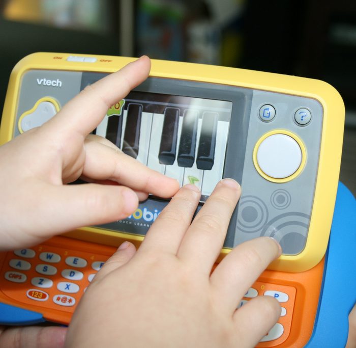 Empresa de juguetes electrónicos debe pagar multa por no cuidar datos de usuarios