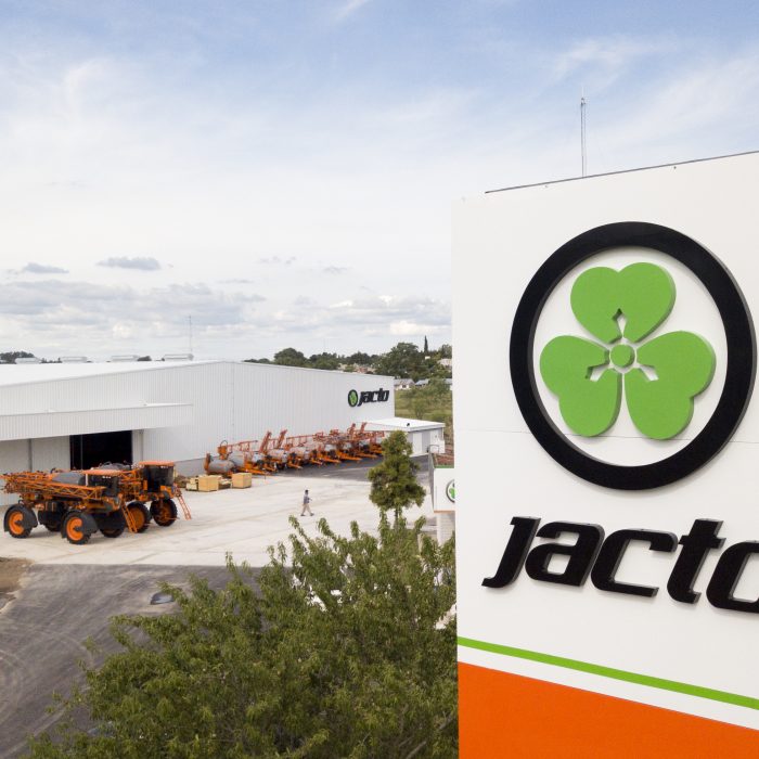 Nueva planta industrial de pulverizadores de arrastre en Argentina Nueva planta industrial de pulverizadores de arrastre en Argentina