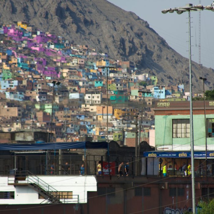 Informe advierte crecimiento en problemas de vivienda, transporte y empleo en América latina