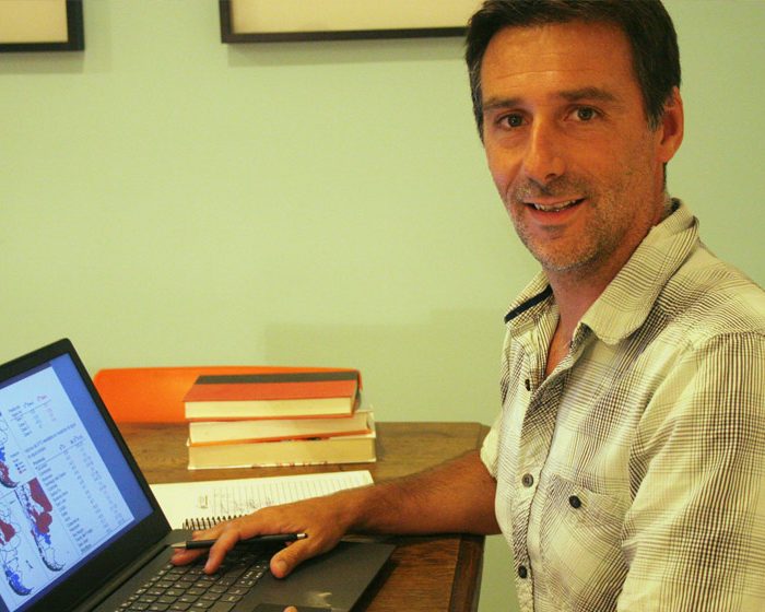 Luciano Valenzuela: el científico que rastrea el origen de las personas en los elementos químicos alojados en su cuerpo Luciano Valenzuela: el científico que rastrea el origen de las personas en los elementos químicos alojados en su cuerpo
