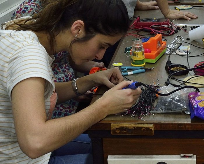 Adaptan juguetes y juegos para que se transformen en diversión inclusiva