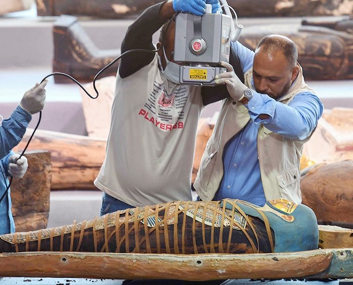 Egipto presenta un centenar de sarcófagos intactos de más de 2.000 años de antigüedad