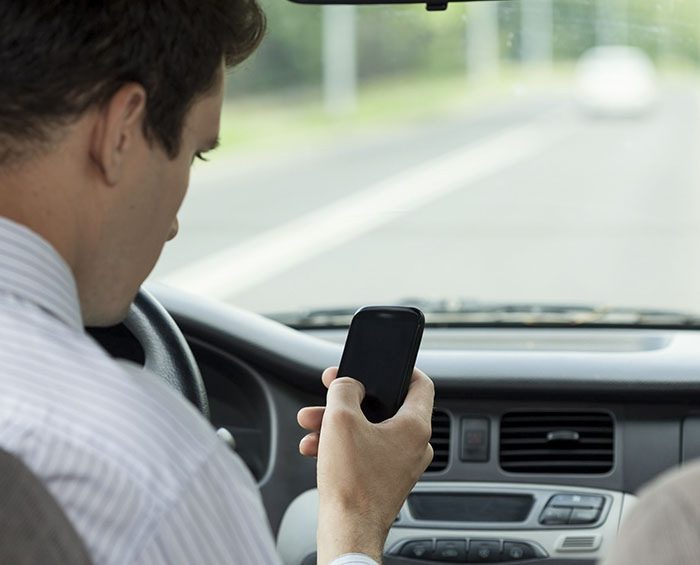 Se cuadruplicó el número de conductores que manejan mientras usan celular