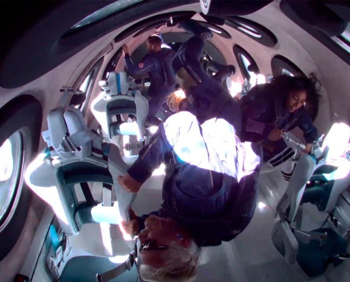 El multimillonario Richard Branson aterrizó en su nave de Virgin Galactic tras viajar al espacio El multimillonario Richard Branson aterrizó en su nave de Virgin Galactic tras viajar al espacio