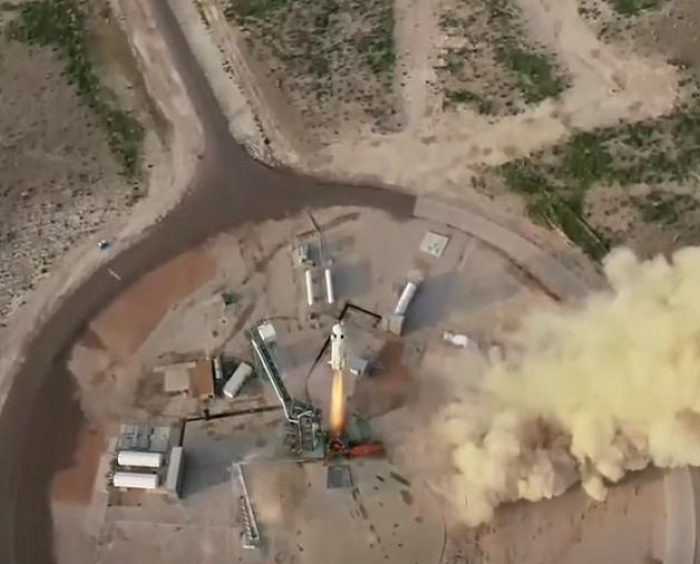 Bezos llegó al espacio y dio una muestra de lo que podría ser la nueva diversión de millonarios