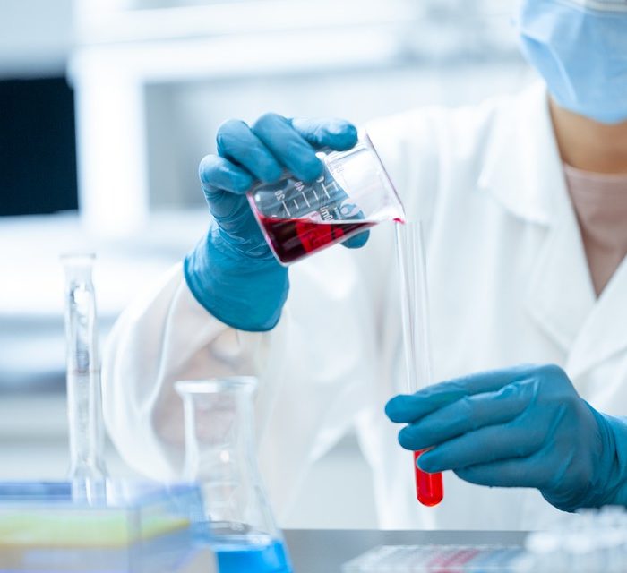 El marcador génico que predispone al Covid grave protege contra el VIH