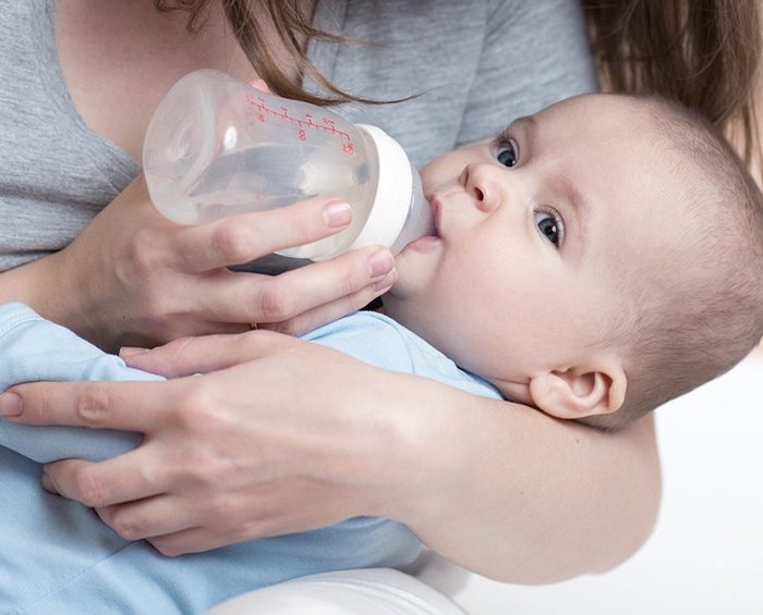 Crecen los reclamos por el acceso a leches medicamentosas para niños