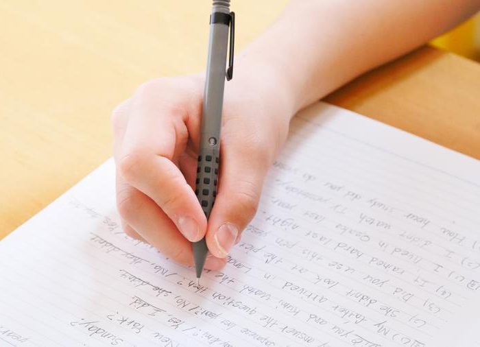 Desarrollan una IA que puede aprender e imitar la caligrafía humana Desarrollan una IA que puede aprender e imitar la caligrafía humana
