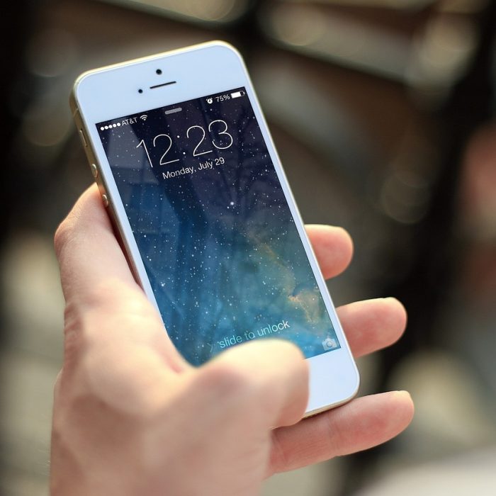 Celulares: ¿prohibir o permitir el uso en las aulas? Celulares: ¿prohibir o permitir el uso en las aulas?