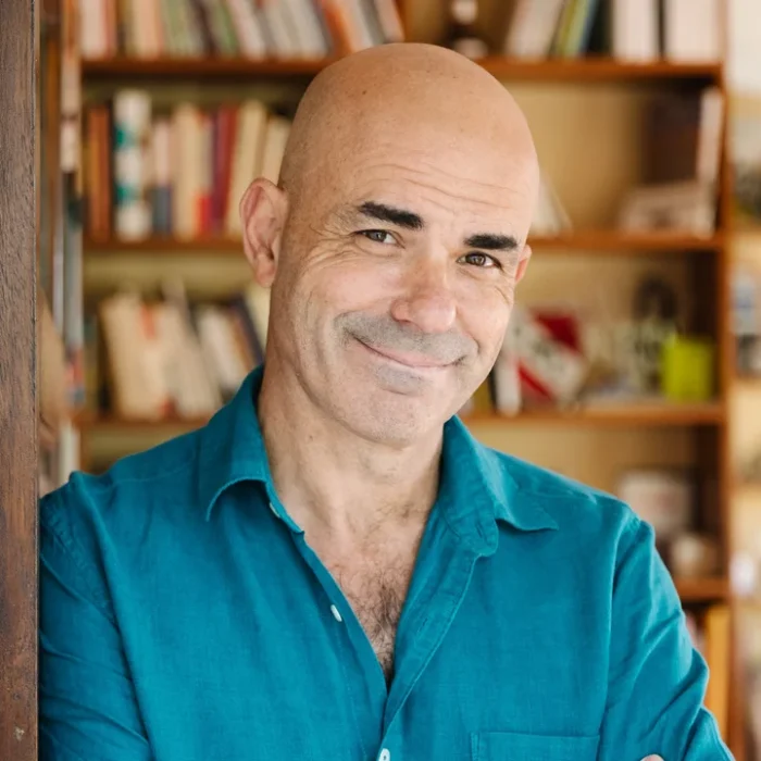 Sacheri se sumerge en un período turbulento de la historia argentina con la violencia como protagonista