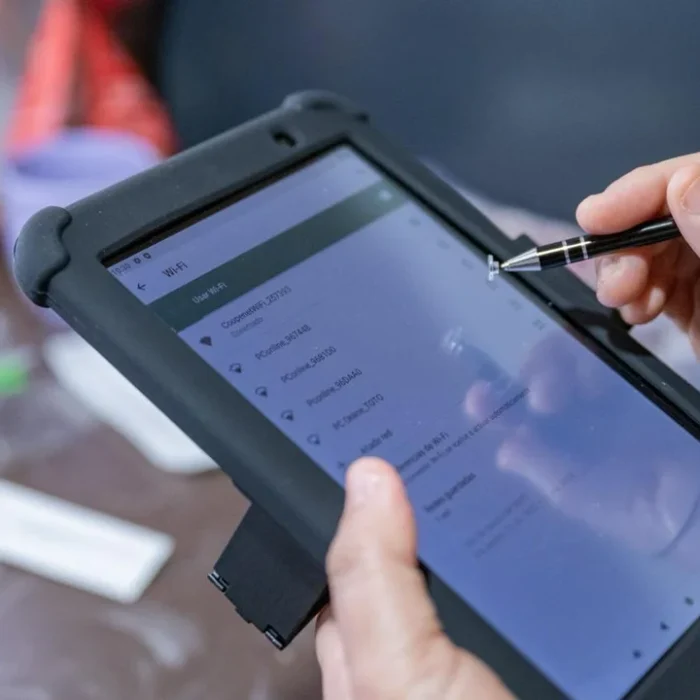 Elaboran un programa para entregar tablets con Internet satelital en escuelas rurales