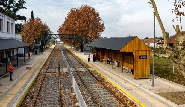 Cómo llegar en tren al pueblo más antiguo de Buenos Aires y sus mejores atractivos turísticos para visitar