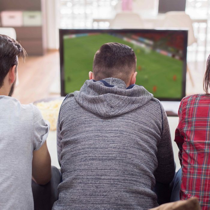 Sobredosis de fútbol: ¿qué recomiendan los médicos para mirar los partidos?