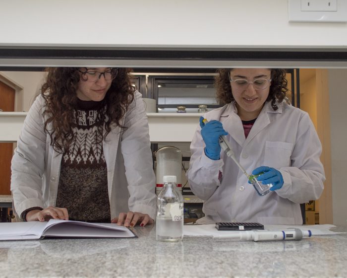 Ponen a punto una herramienta para detectar contaminación por hidrocarburos en el agua utilizando un pez autóctono
