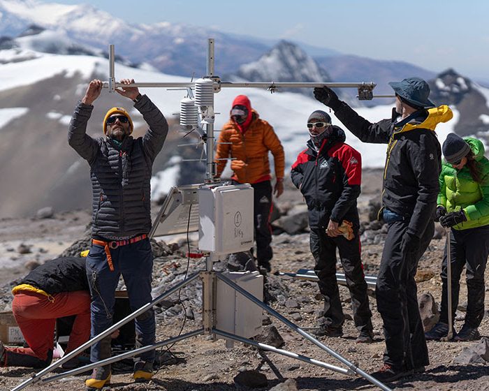 Instalan una red de estaciones meteorológicas en sectores estratégicos del cerro Aconcagua
