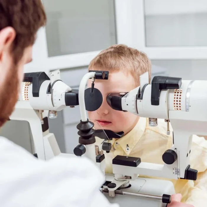 La miopía es una enfermedad y no se resuelve solo con anteojos