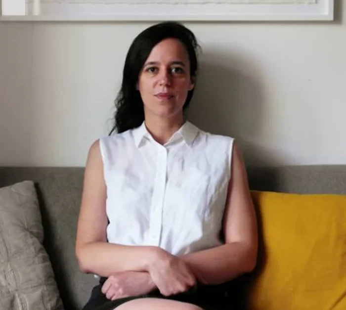 Buena alumna: la novela de Paula Porroni que explora el fracaso, la exigencia y la sombra del control materno