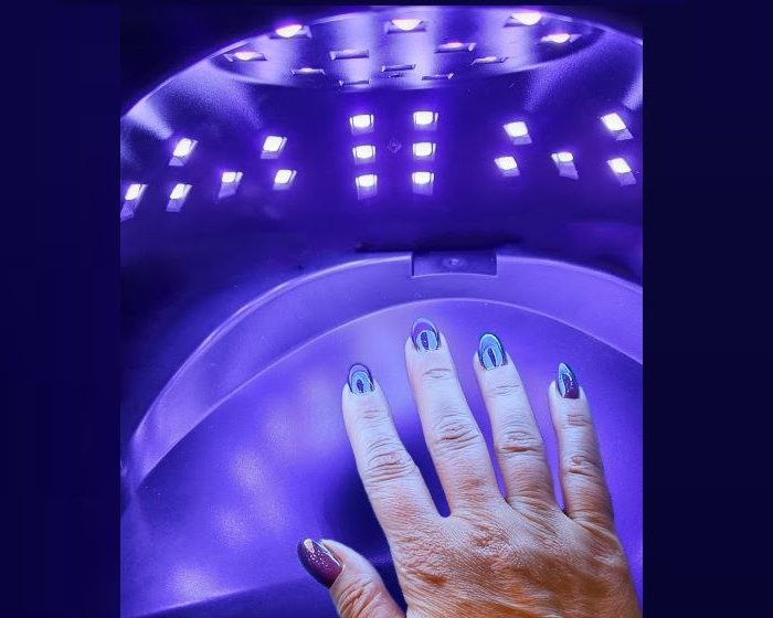 Los efectos de las lámparas de secado de esmalte de uñas sobre las moléculas de la piel