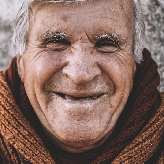 El humor en la tercera edad: una herramienta clave para la salud y el bienestar